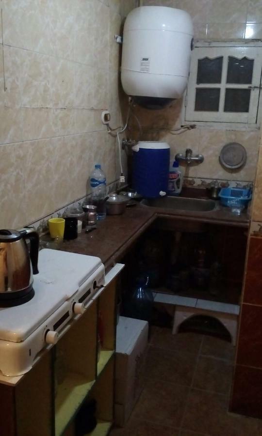 Zahrate Elfirdaos Rooms للرجال فقط 亚历山大港 外观 照片