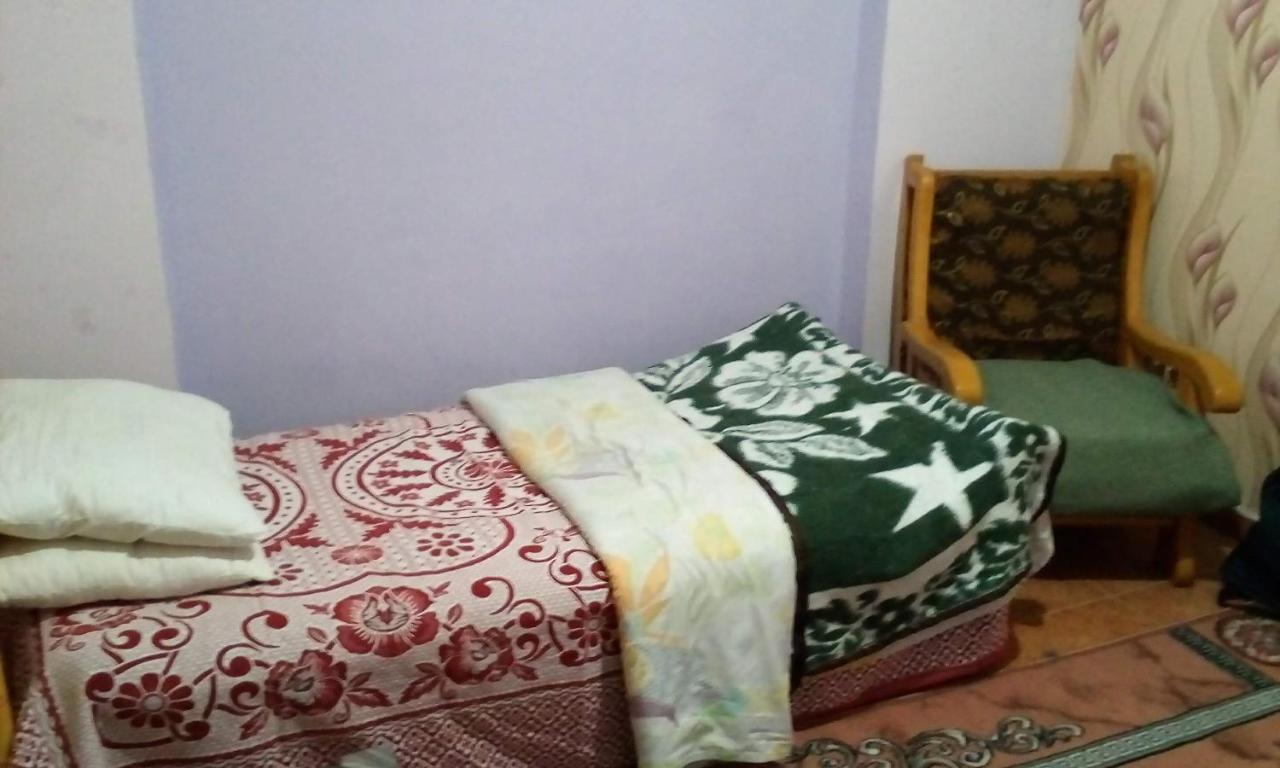 Zahrate Elfirdaos Rooms للرجال فقط 亚历山大港 外观 照片